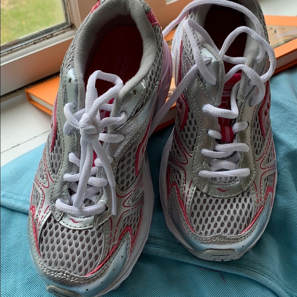 Saucony girls athletic shoes size 1.5